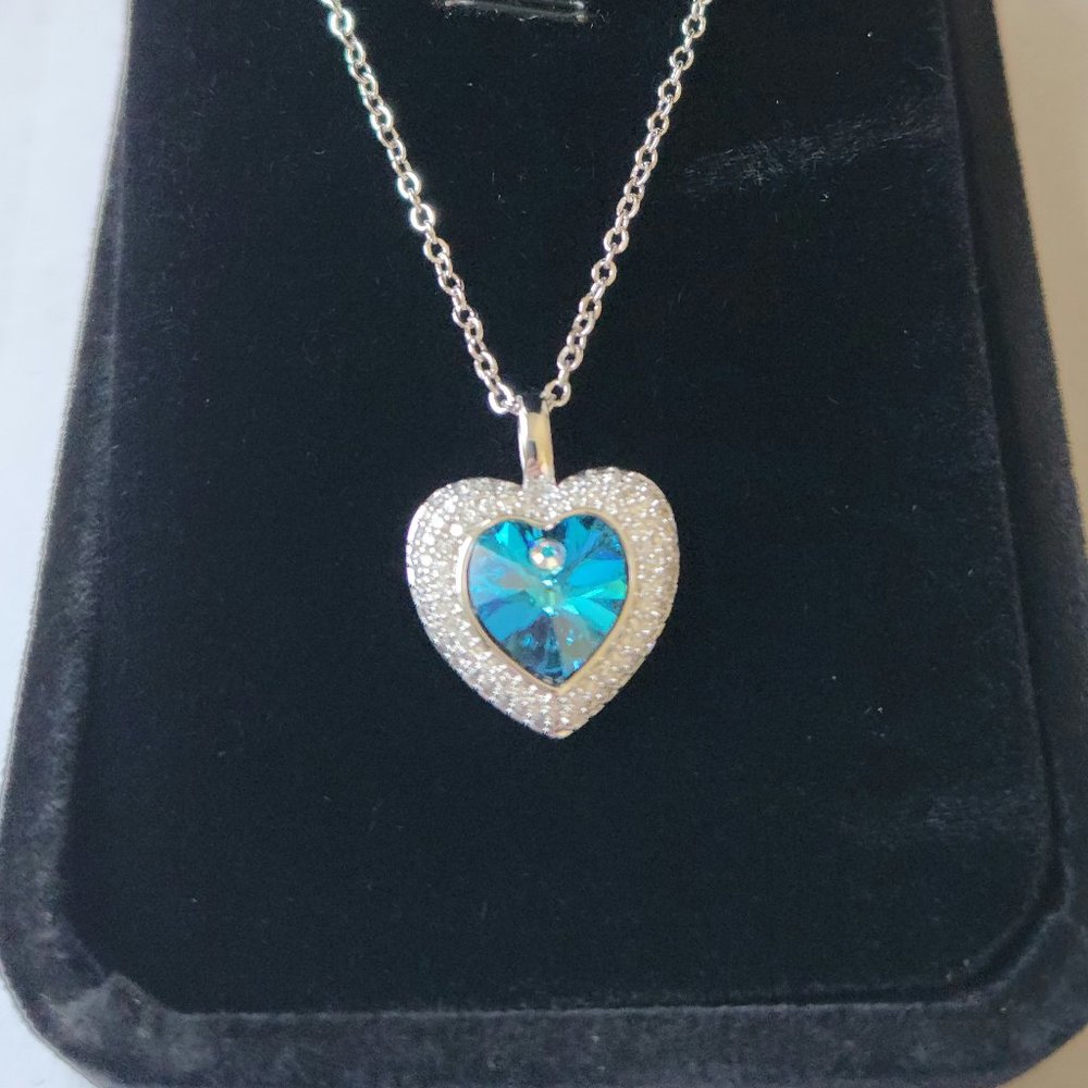 NWT  Blue crystal silver heart pendant necklace, adjustable 18" to 20".